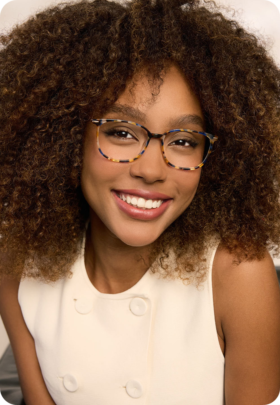 A lady wearing spring hinge optical frame Mumford in the colour Speckled Bluebird.
