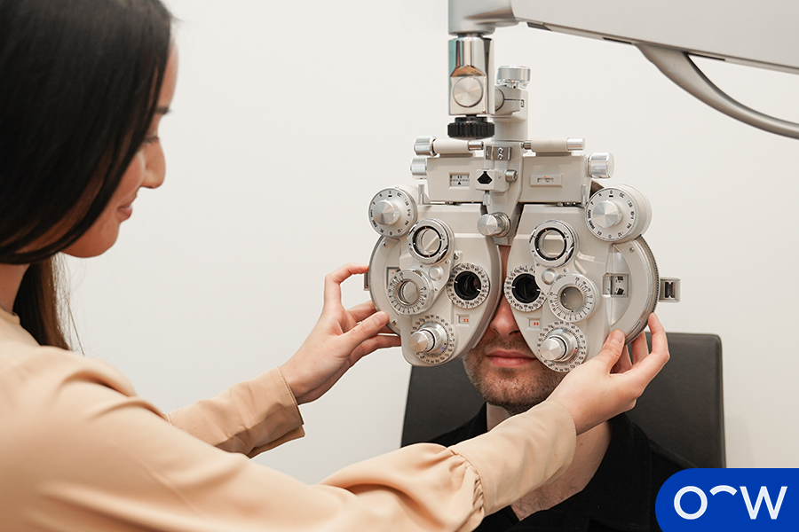 An image showing an eye test to diagnose hyperopia.