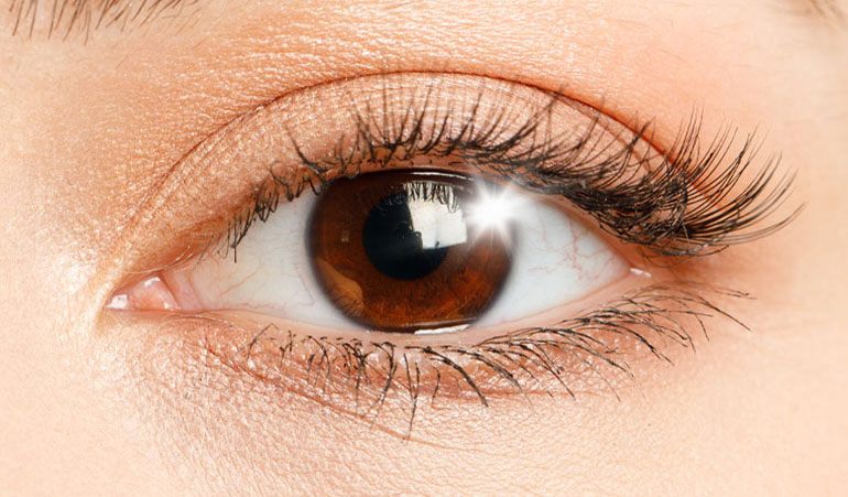 A diagram of an eye showing posterior vitreous detachment that causes eye flashes.