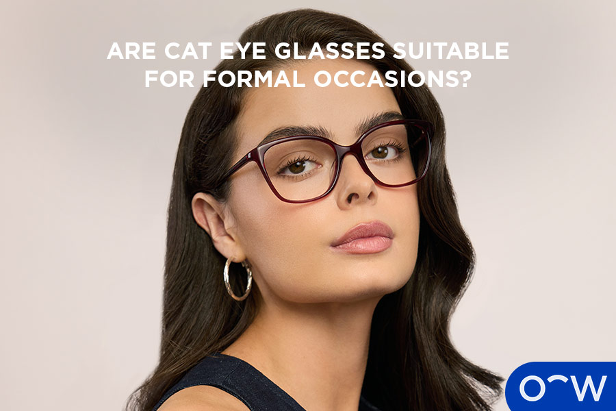 A model wearing the Lupita frames in the colour Garnet.
