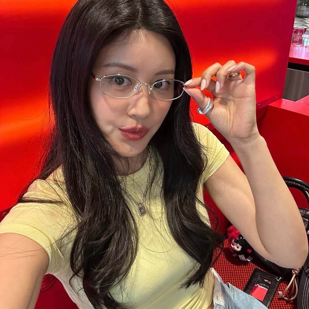Customer wearing aerin_081