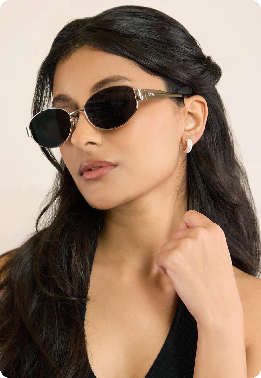 Model wearing Oscar Wylee Cruz sunglasses frame in the colour Gold.