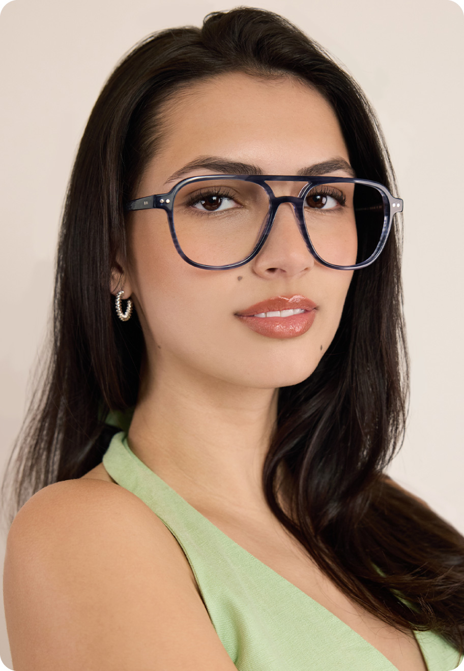 Model wearing Oscar Wylee Duckworth optical frame in the colour Seaside.
